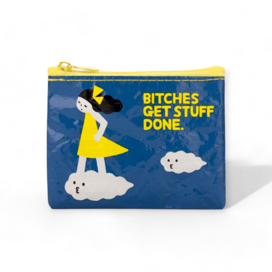 Die 'Bitches Get Stuff Done' Geldbörse mit motivierendem Wolken-Motiv für starke Frauen, die unterwegs sind und mit einem kompakten, stilvollen Accessoire ihre Ziele erreichen
