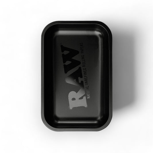 RAW® ROLLING TRAY Black Edition - Zeitloses Design in schwarz, großzügige Abmessungen, sorgt für einfaches und bequemes Drehen.